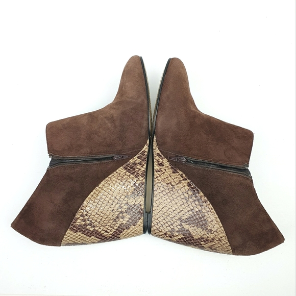 Beverly Feldman Booties brown suede snake print wedge 4" zipped up almond toe 7 - Picture 3 of 15